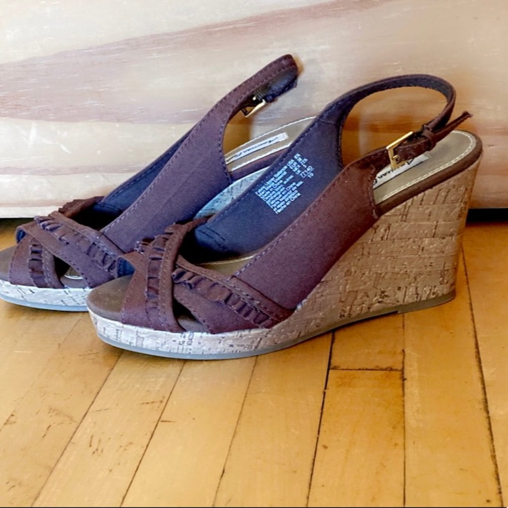 LIKE NEW! AMERICAN EAGLE WEDGE SANDALS - Picture 6 of 14